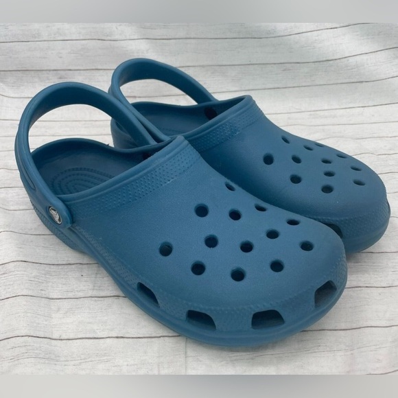 Crocs Classic Clogs Blue Waterproof Slip On Sandals Shoes Womens size 7 - Picture 1 of 4
